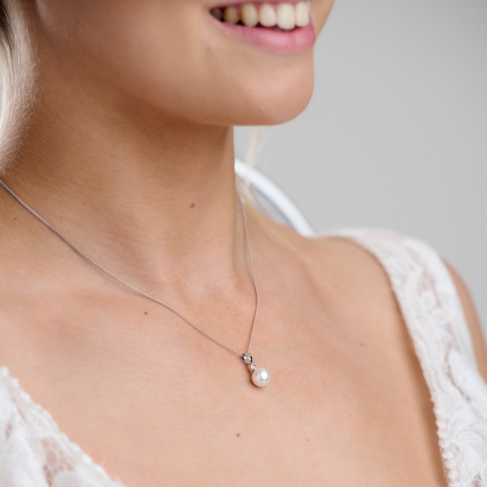 Evie Dainty Pearl Pendant Necklace