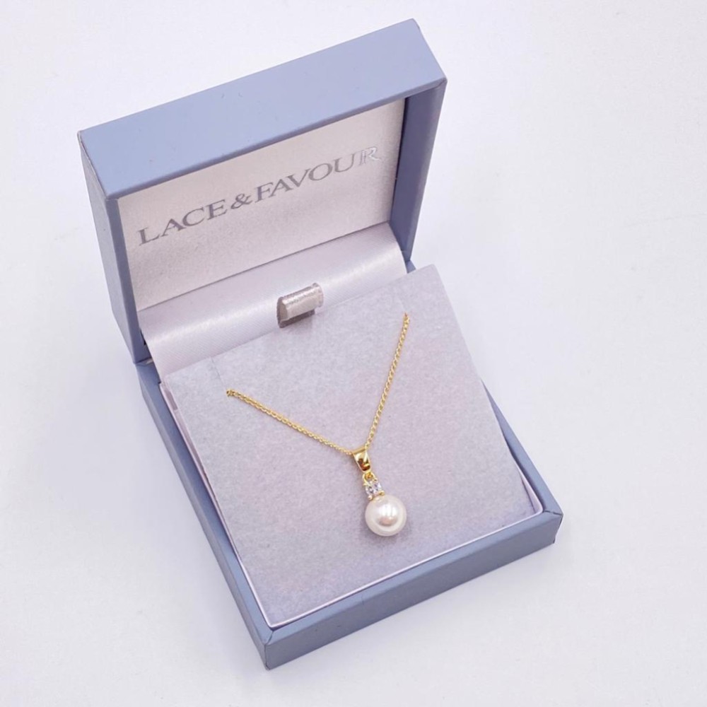 Evie Gold Dainty Pearl Pendant Necklace