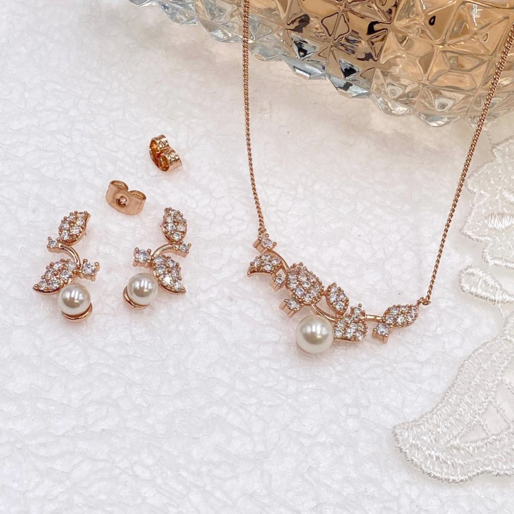 Photograph of Ivory and Co Aphrodite Rose Gold Bridal Jewellery Set