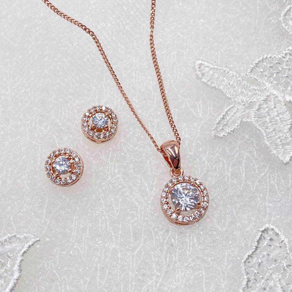 Photograph: Ivory and Co Balmoral Rose Gold Wedding Jewellery Set
