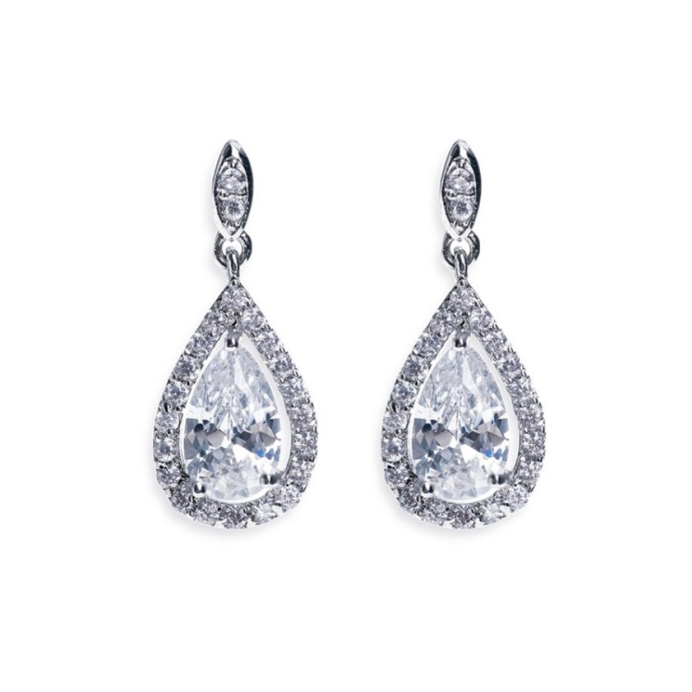 Photograph: Ivory and Co Belmont Crystal Drop Wedding Earrings