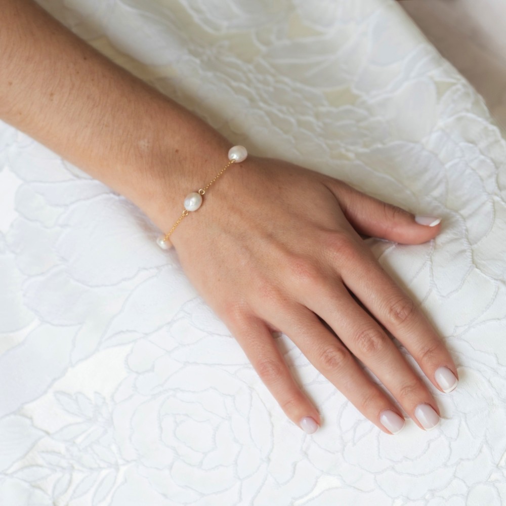 Photograph of Ivory and Co Bermuda Gold Baroque Pearl Dainty Chain Bracelet