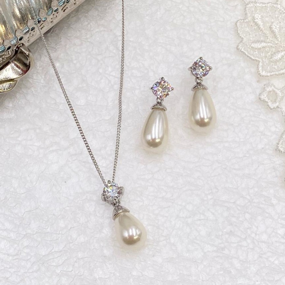 Photograph of Ivory and Co Imperial Pearl Bridal Jewellery Set