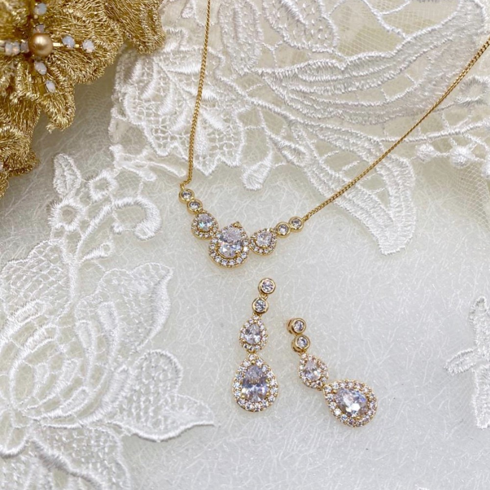 Photograph: Ivory and Co Sorbonne Gold Bridal Jewellery Set
