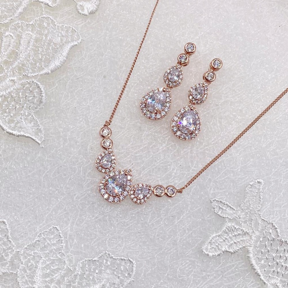 Photograph: Ivory and Co Sorbonne Rose Gold Bridal Jewellery Set