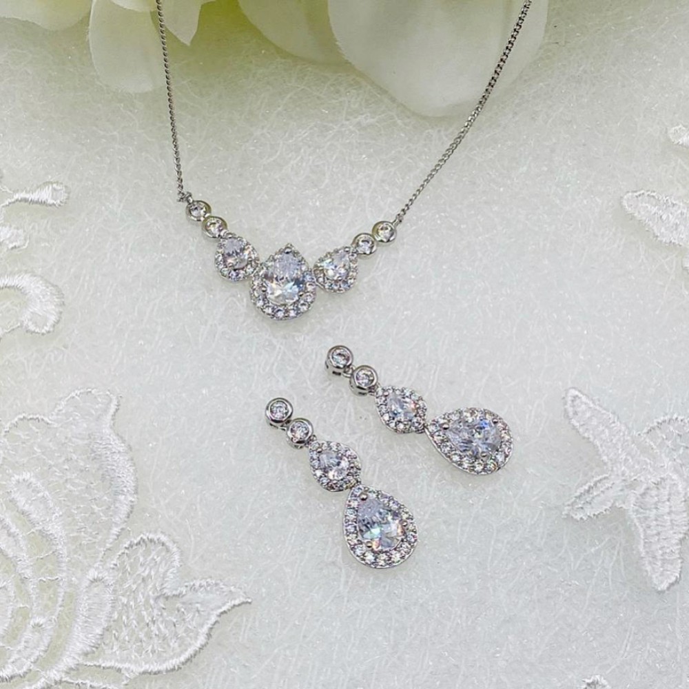 Photograph of Ivory and Co Sorbonne Silver Bridal Jewellery Set