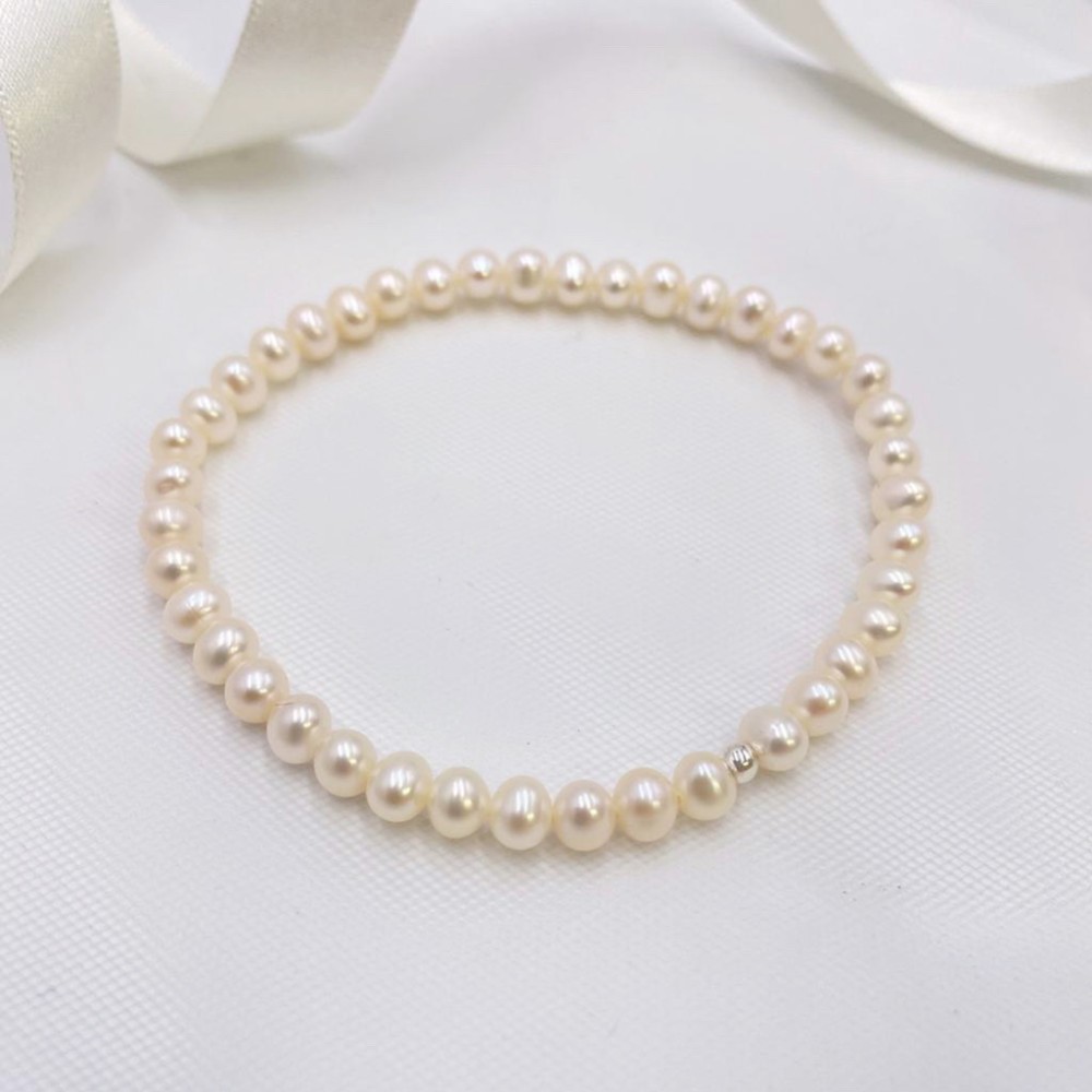 Photograph of Laisani Simple Freshwater Pearl Wedding Bracelet