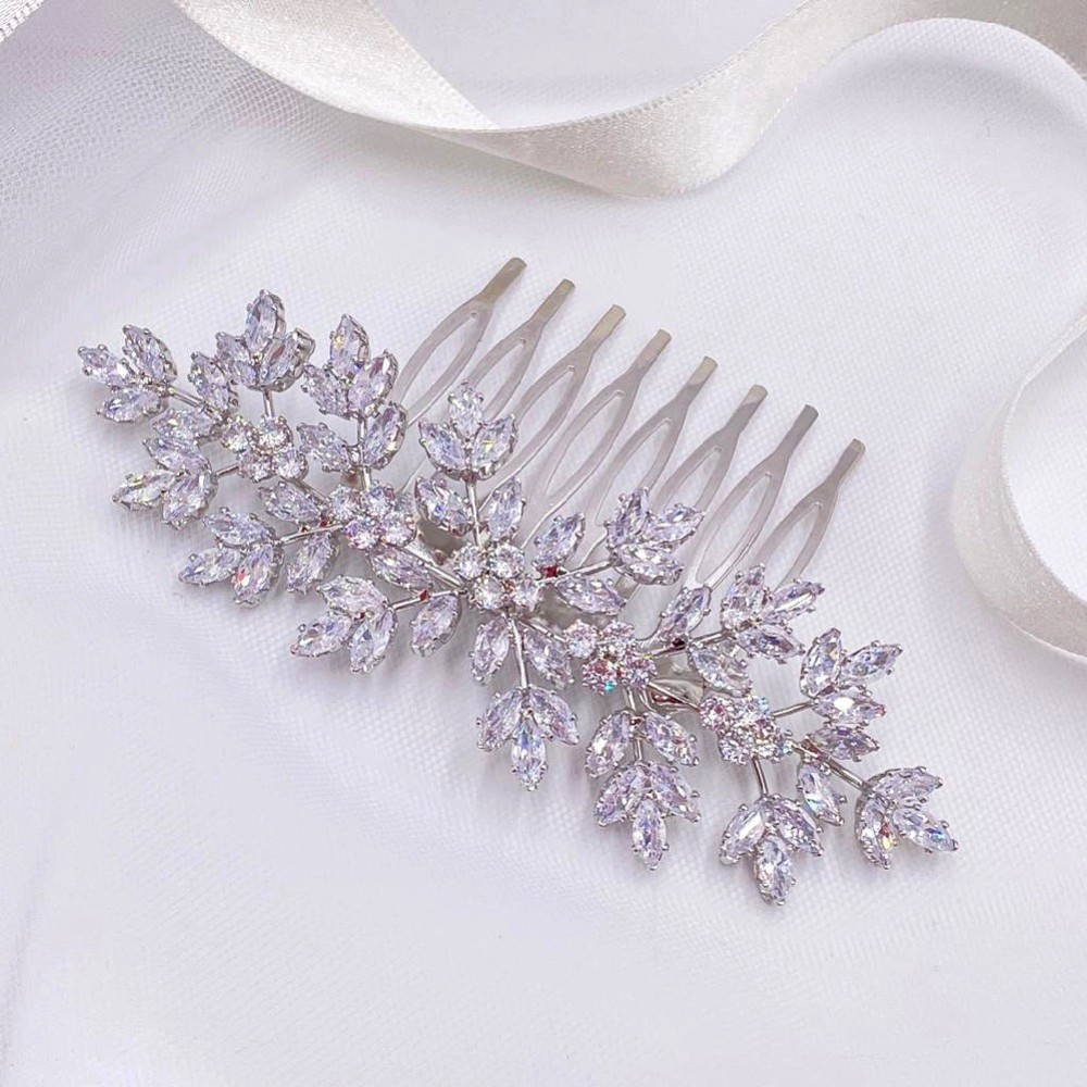 Crystal hair clearance comb