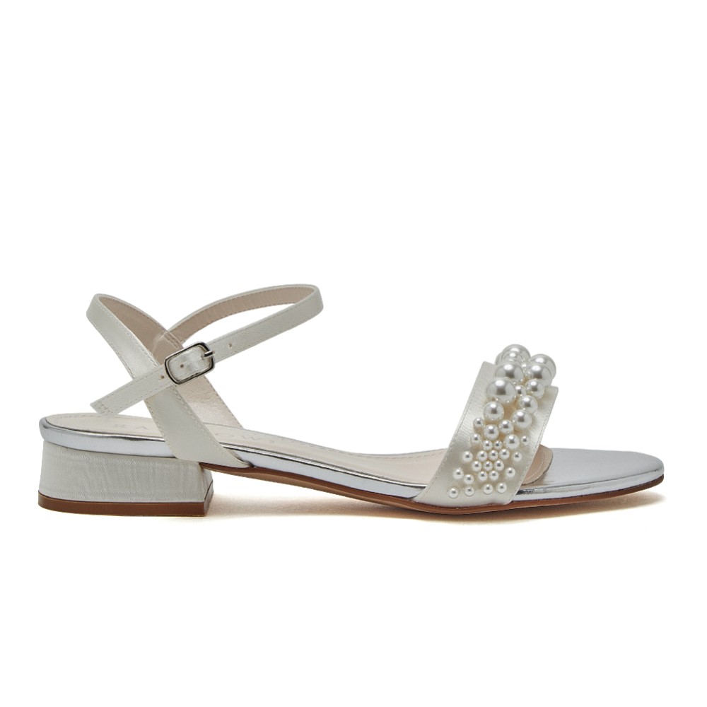 ハンドワークコットンフィレレース　白色　フリークロス Rainbow Club Kendall Ivory Satin Pearl Flat Bridal Sandals