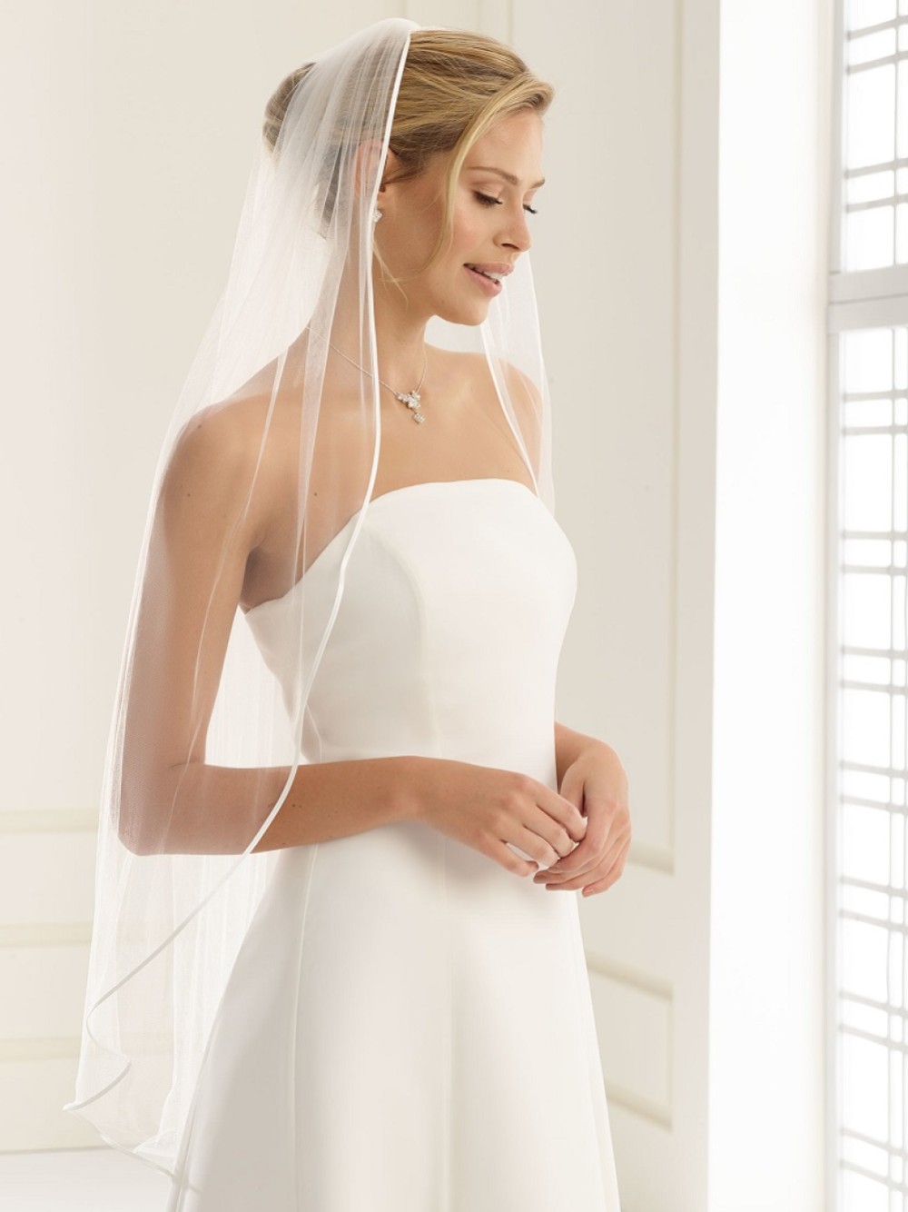 SATIN EDGED IN LIGHT IVORY WHITE OR CHAMPAGNE SHORT 3 TIER VEIL WITH COMB 