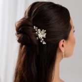 Photograph: Épingle à cheveux Ellie Pearl Cluster Wedding (or)