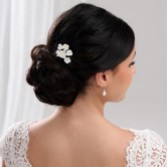 Photograph: Épingle à cheveux Posy Ivory Pearl Flowers Bridal Hair Pin