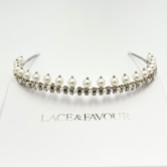 Fotograf: Albany Vintage Low Perle und Kristall Braut Tiara