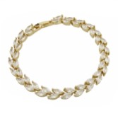 Photograph: Amara - Bracelet Vine of Leaves en cristal doré