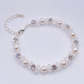 Photograph: Arianna Bracelet en perles, cristaux et diamants