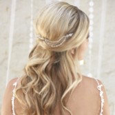 Fotograf: Arianna Seraphina Elegantes Perlen- und Kristall-Haargummi für die Braut AR577
