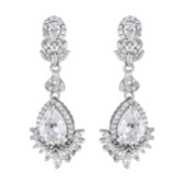 Photograph: Boucles d'oreilles de mariage avec chandelier en cristal Great Gatsby