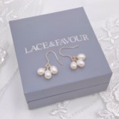 Photograph: Boucles d'oreilles Kelani en perles d'eau douce