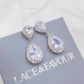 Photograph: Boucles d'oreilles mariage Celeste ornées de cristaux (argent)