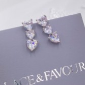 Photograph: Boucles d'oreilles mariage Langham CZ Crystal Hearts