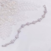 Fotografia: Bracciale da sposa con cristalli floreali di Lanesborough