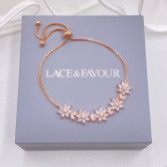 Fotografia: Bracciale regolabile con cristalli floreali in oro rosa Daisy