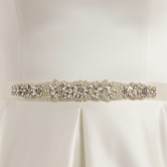 Photograph: Ceinture de robe de mariée en satin ornée de cristaux Bianco