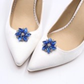 Photograph: Clips de chaussures en cristal de saphir bleu pétale