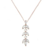 Photograph: Collier Amalia en or rose avec pendentif en zircon cubique et perles