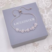 Photograph: Daisy Bracelet réglable en argent et cristal floral