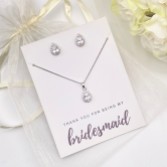 Photograph: ensemble de bijoux 'Thank You For Being My Bridesmaid' (Merci d'être ma demoiselle d'honneur) en cristal argenté