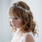 Photograph: Estelle Long fil de cheveux de mariage en cristal doré