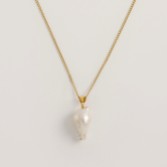 Photograph: Freya Rose Grand collier à pendentifs en or 22ct et perles baroques