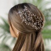 Fotografia: Hermione Harbutt Spille per capelli da sposa in cristallo Swarovski Dewdrop