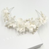 Fotografia: Hydrangea Ivory Fabric Flowers and Pearl Bridal Headband