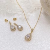 Photograph: Ivory and Co Belmont Gold Crystal Bridal Jewellery Set