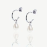 Photograph: Ivory and Co Boucles d'oreilles Harrow en argent et perles