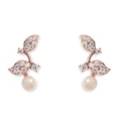 Photograph: Ivory and Co Boucles d'oreilles mariage Aphrodite feuilles de cristal et perles (or rose)