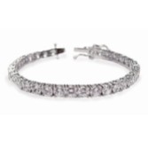 Photograph: Ivory and Co Bracelet de mariage impérial en zircon cubique