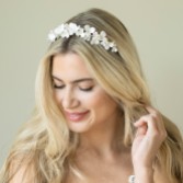 Photograph: Ivory and Co Coiffe de mariage en céramique et perles Wildflower