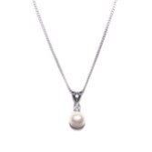 Photograph: Ivory and Co Collier à pendentifs en perles classiques