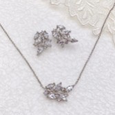 Photograph: Ivory and Co Cypress Vine of Leaves Bridal Jewellery Set