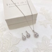 Photograph: Ivory and Co Eternity Crystal Bridal Jewellery Set