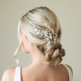 Fotografia: Ivory and Co Fermaglio per capelli Summer Breeze in argento smaltato con foglie e rametti di perle