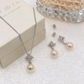 Photograph: Ivory and Co Morocco Pearl Bridal Jewellery Set