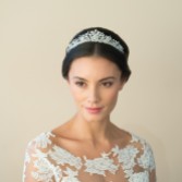 Photograph: Ivory and Co Pheodora Vintage Inspired Floral Bridal Tiara (diadème de mariage)