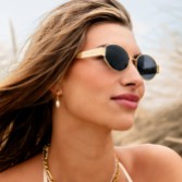 Photograph: Katie Loxton Lunettes de soleil ovales Siena or mat