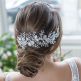 Fotograf: Layla Vine of Silver emaillierte Blüten und Zweige Haarspange