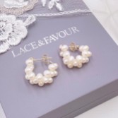 Photograph: Liana - Petites boucles d'oreilles en perles d'eau douce