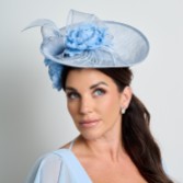 Fotograf: Light Blue Floral Large Sinamay Disk Wedding Fascinator